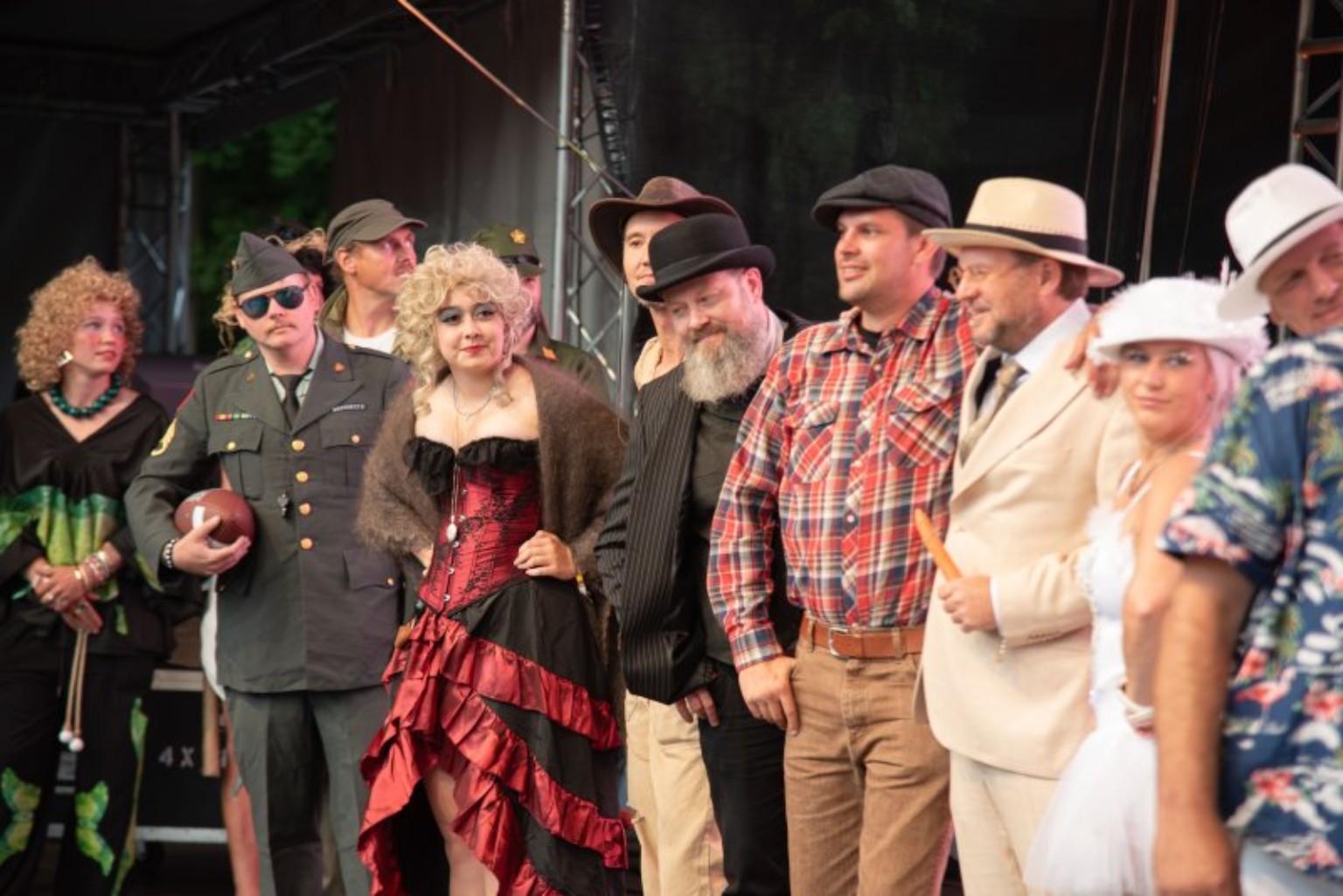 Festivalfans in aufwendigen Filmkostümen
